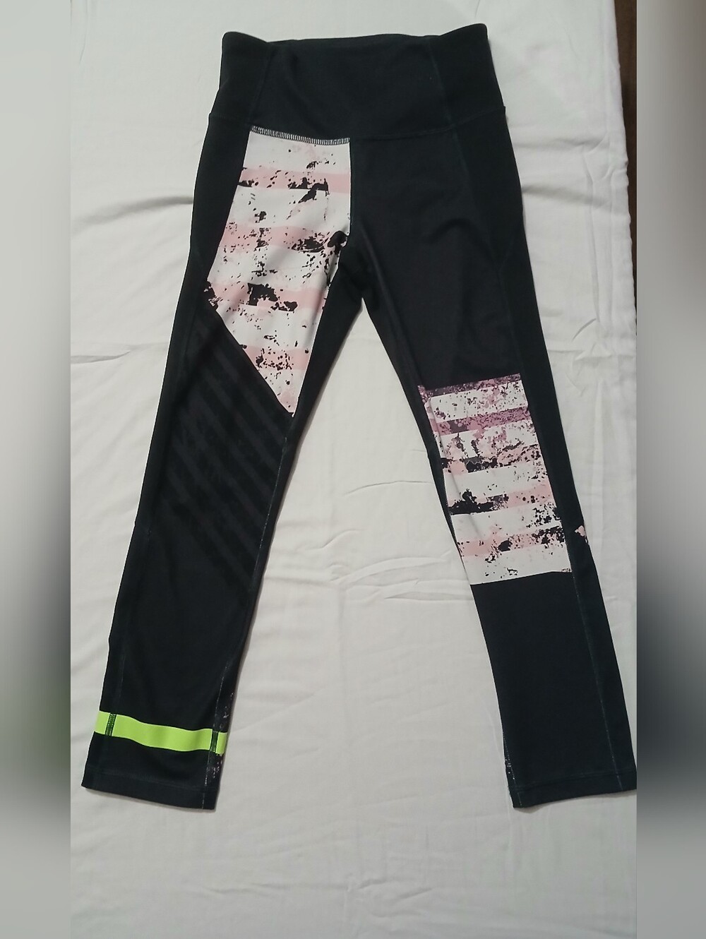 Under Armour Womens Leggings with Pink Accent Panels